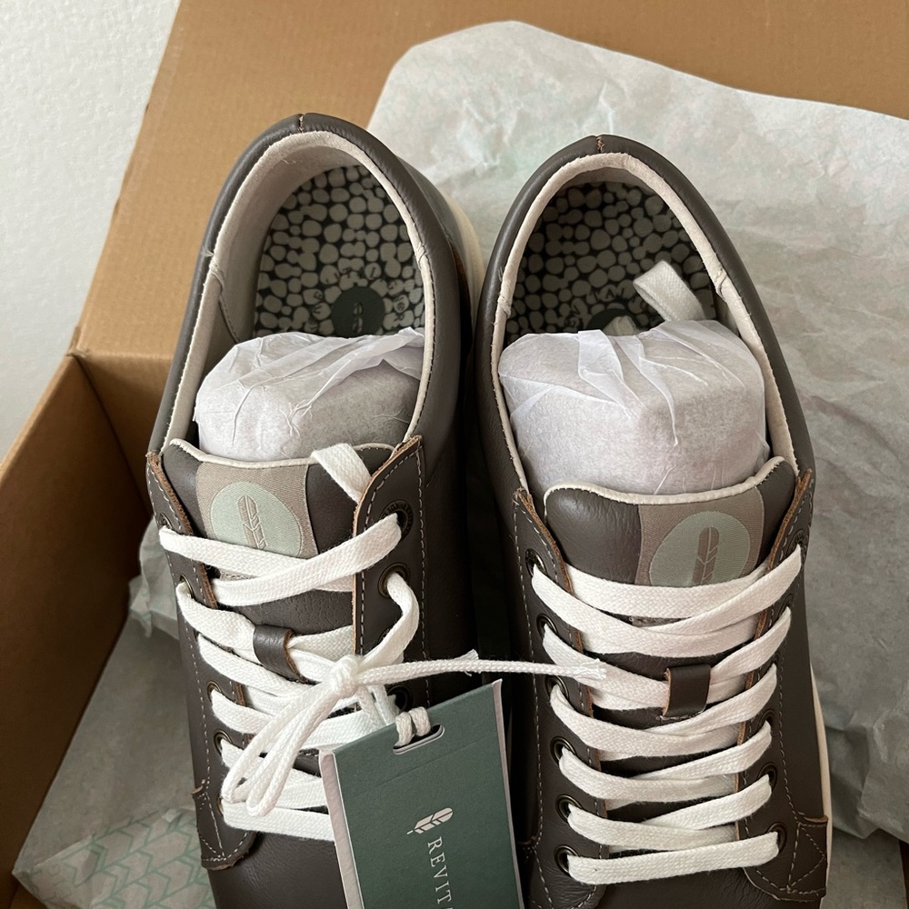 REVITALIGN Unisex Sneakers size 10.5